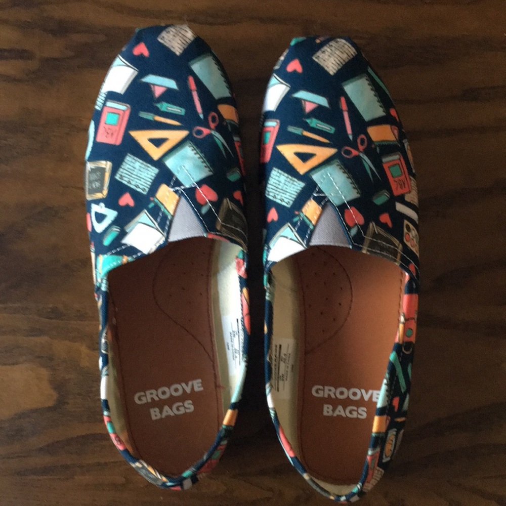 🆕 | Teacher Pattern Shoes - Picture 4 of 6